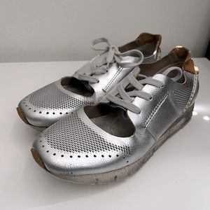 OTBT stardust sneaker size 7